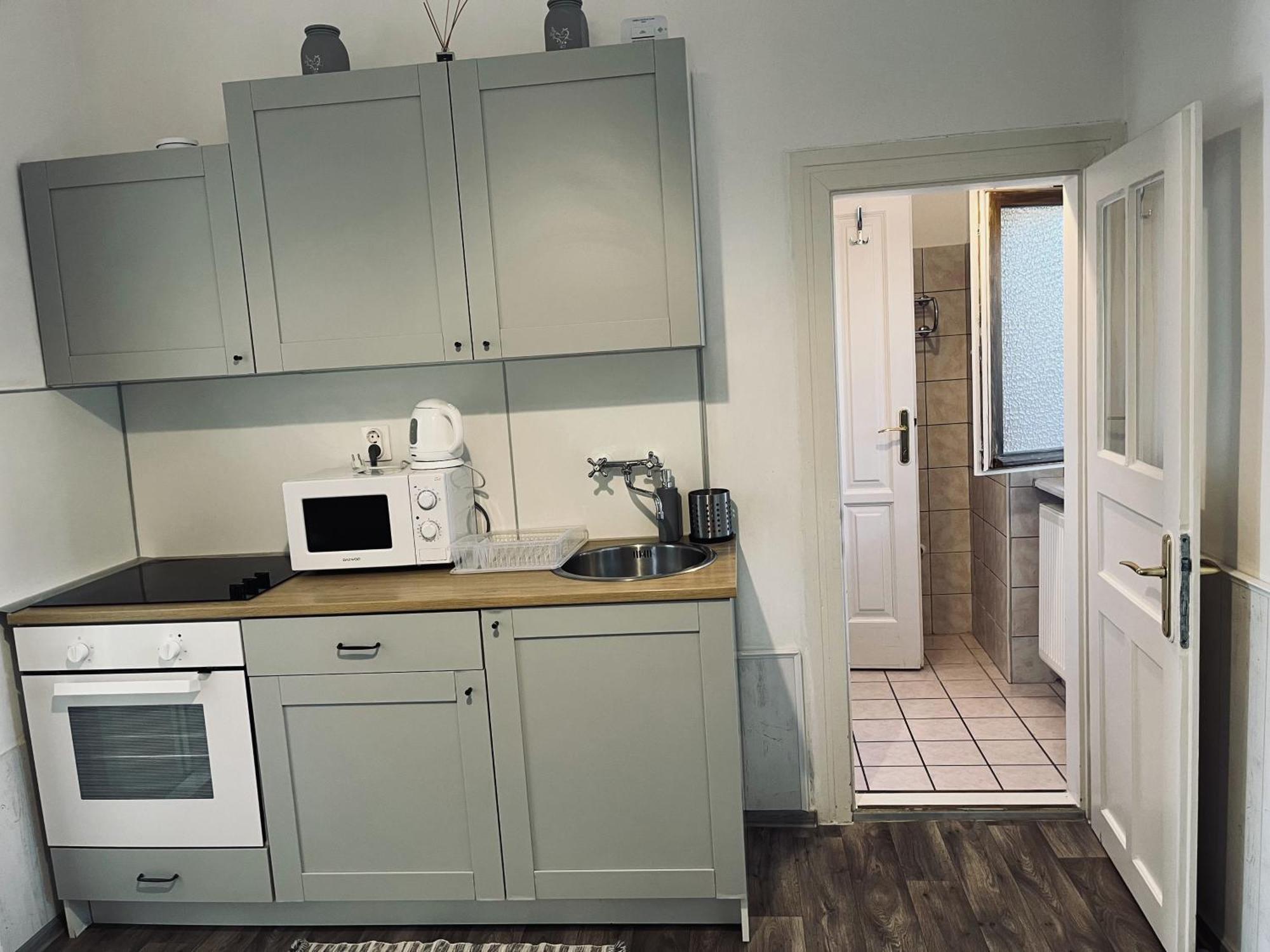 Idill Apartmanhaz B&B Tiszafüred Buitenkant foto