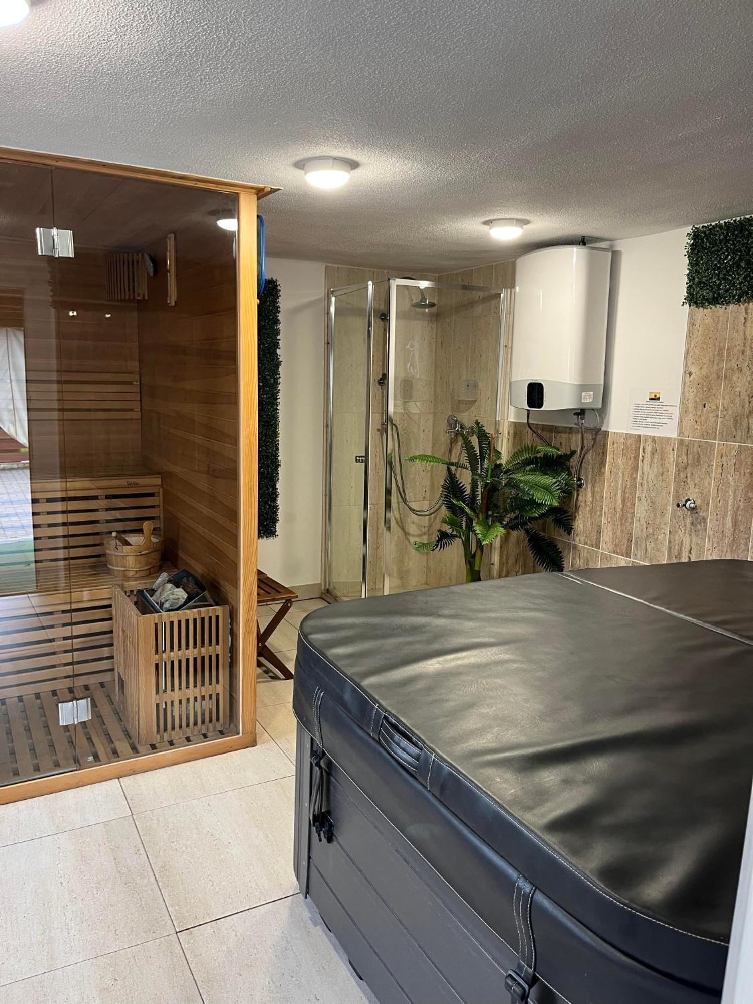 Idill Apartmanhaz B&B Tiszafüred Buitenkant foto