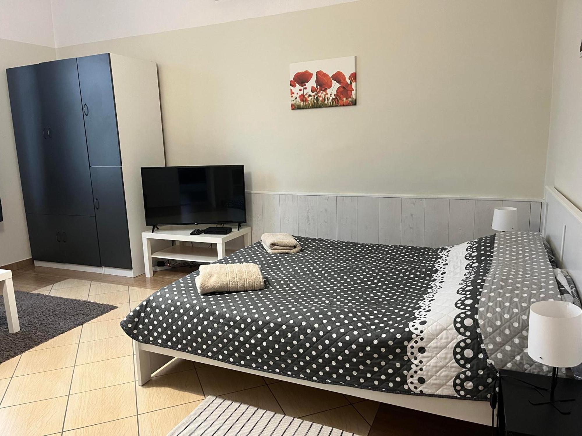 Idill Apartmanhaz B&B Tiszafüred Buitenkant foto