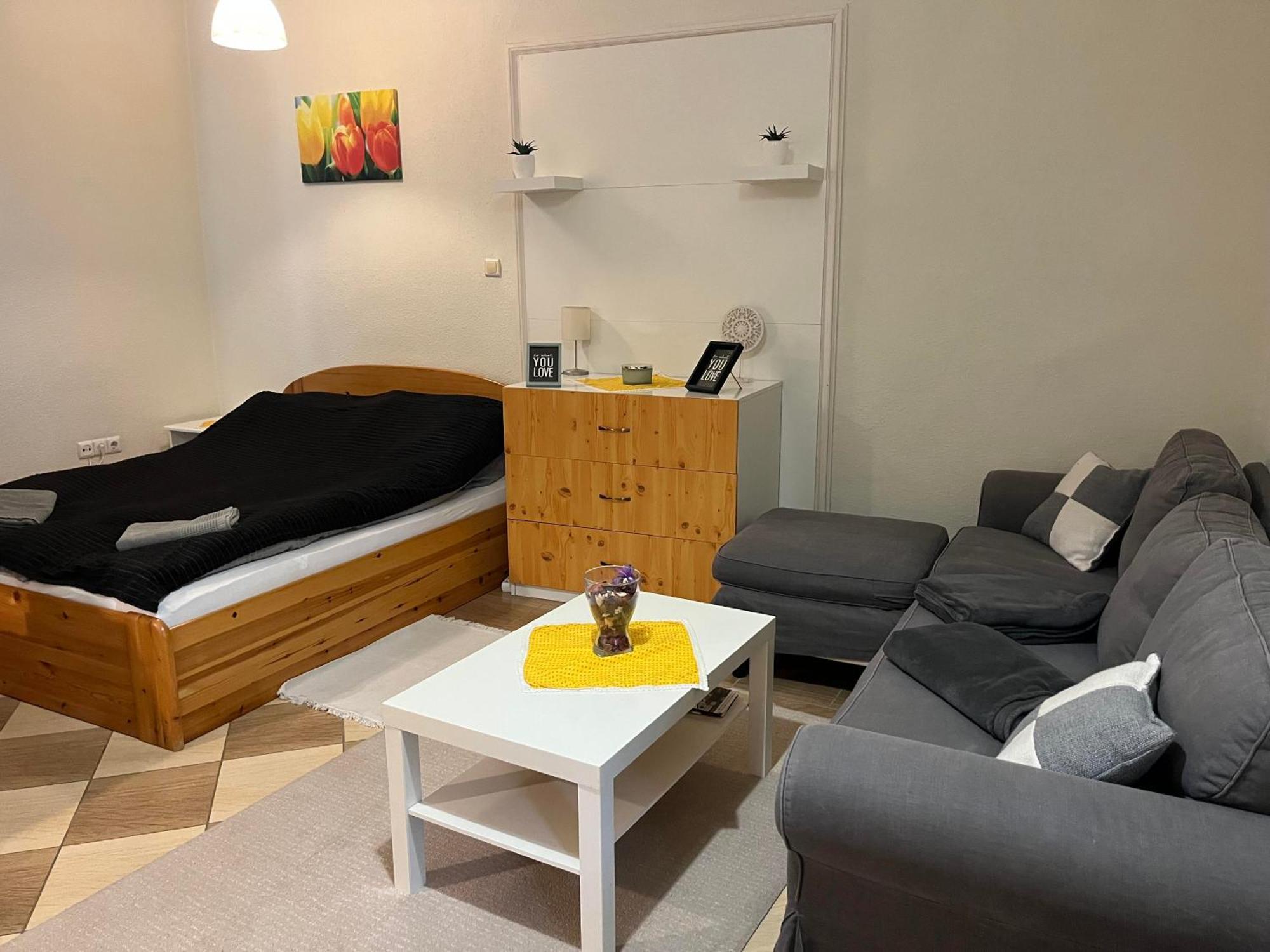 Idill Apartmanhaz B&B Tiszafüred Buitenkant foto