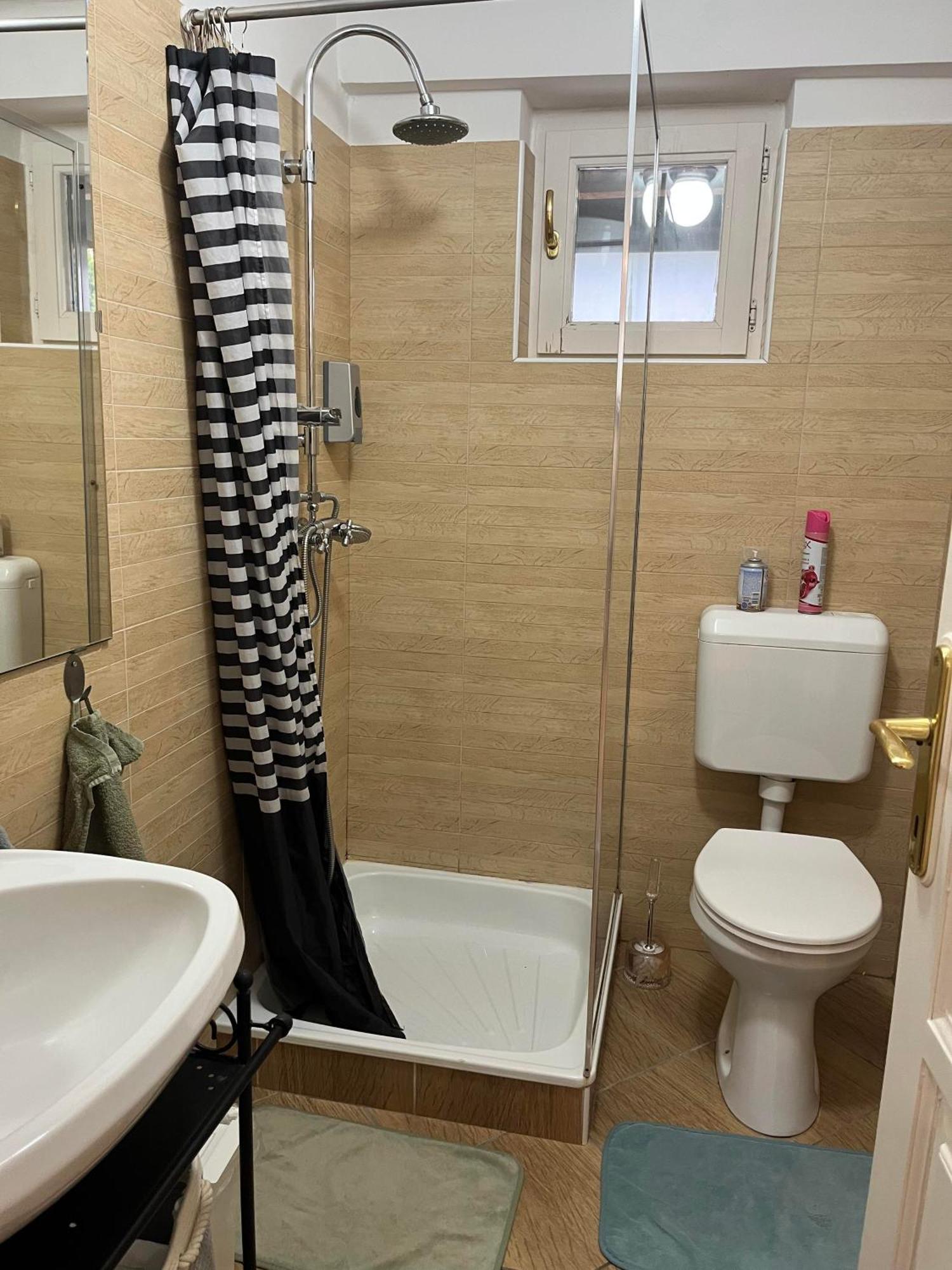 Idill Apartmanhaz B&B Tiszafüred Buitenkant foto