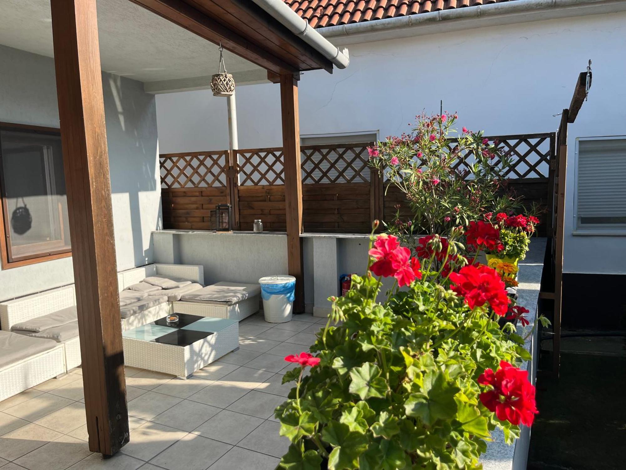 Idill Apartmanhaz B&B Tiszafüred Buitenkant foto